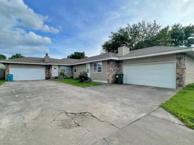 Main picture of 1014 W Edgewood St