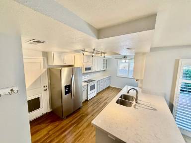 Main picture of 2619 Waverly Ct