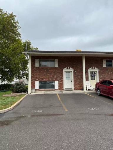 Main picture of 111 Center St