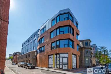 Main picture of 13 Sewall St