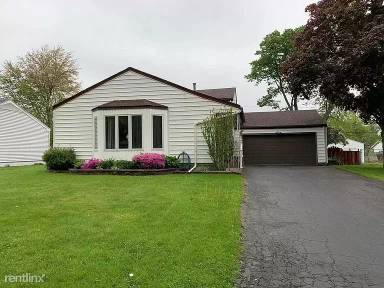 Main picture of 16 Lori Ln