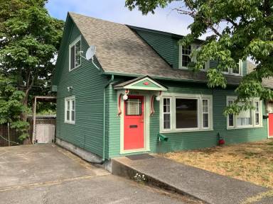 Main picture of 2780 Washington St