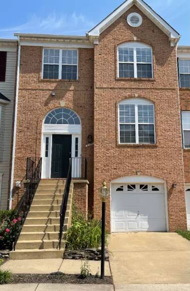 Main picture of 21484 Trowbridge Sq