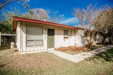 Main picture of 1231 N Lbj Dr