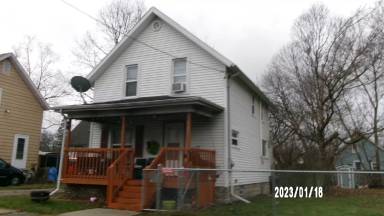 Main picture of 305 Howe St
