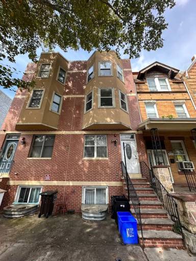 Main picture of 2324 N Park Ave