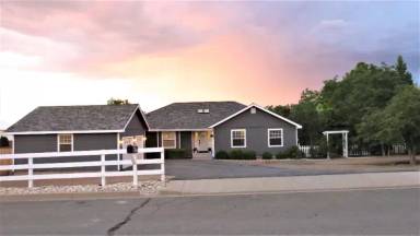 Main picture of 1075 Ron Way
