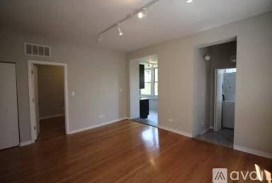Main picture of 4740 N Malden St