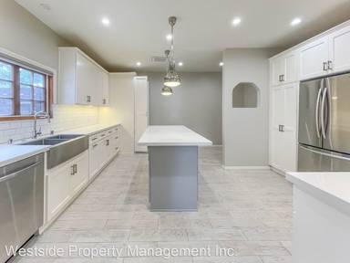 Main picture of 2528 3rd Ave