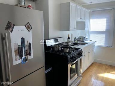 Main picture of 10 Wiget St