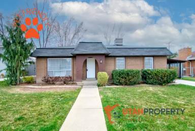 Main picture of 928 E Austin Ave