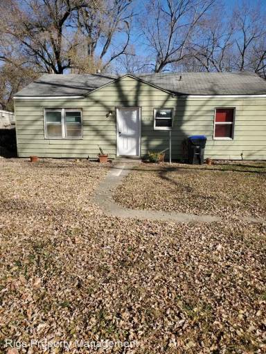 Main picture of 3368 SE Girard St