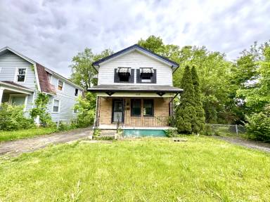 Main picture of 555 Cedarhurst Ave