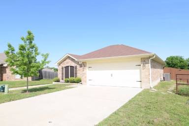 Main picture of 1204 Redstone Dr