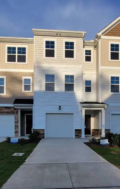 Main picture of 704 Shining Ray Ln