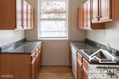 Main picture of 726 W Roscoe St