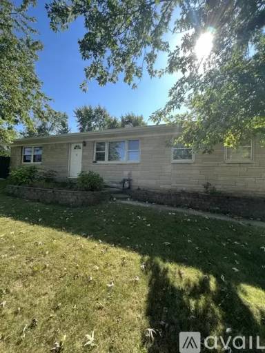 Main picture of 8415 E 10th St