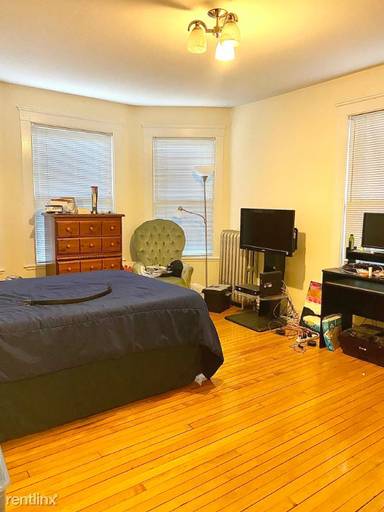 Main picture of 192 School St