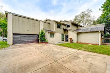 Main picture of 1703 W Hedgecroft Dr