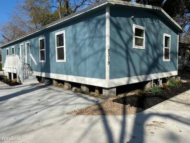 Main picture of 8319 Peachtree St