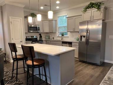 Main picture of 33 Plumgrass St