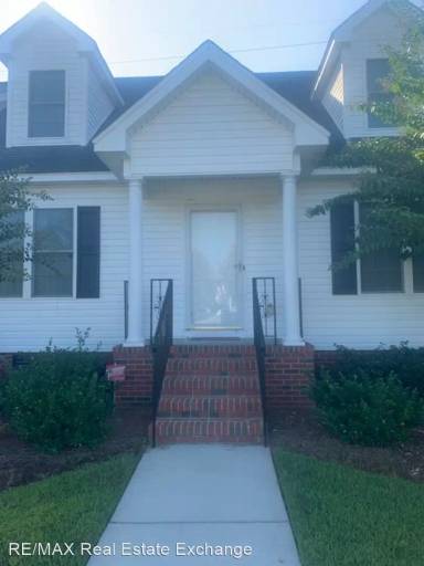 Main picture of 611 Amberdale West Cir