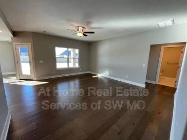 Main picture of 5943 S Iris Ln