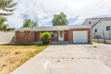 Main picture of 1615 Holly St