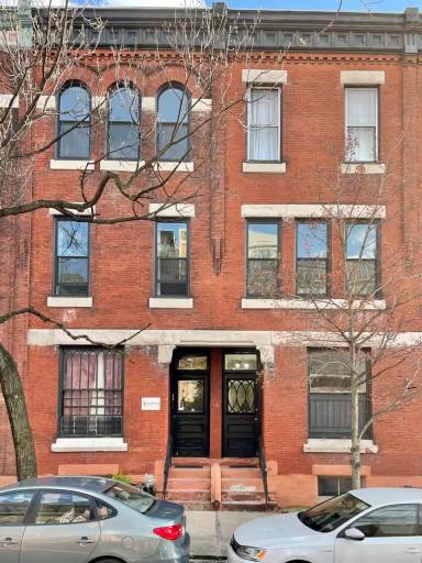 Main picture of 2304 Locust St