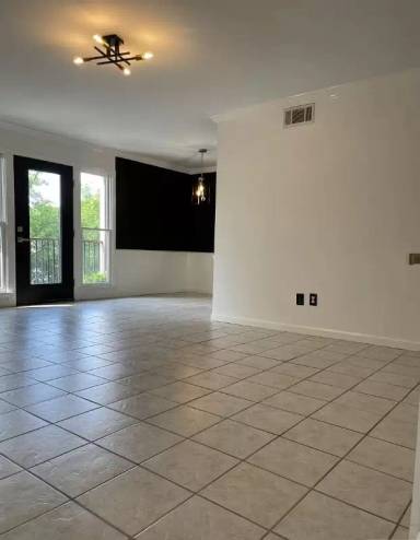 Main picture of 2407 Arlington Cres
