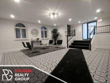 Main picture of 940 Winona