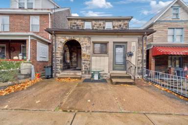 Main picture of 2428 Woodstock Ave