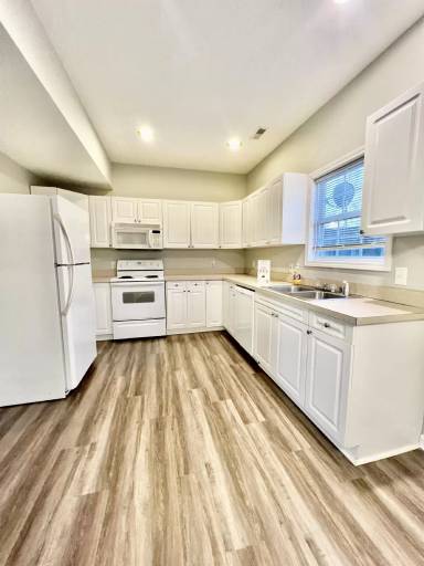 Main picture of 2561 Mackenzie Ln