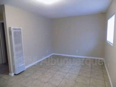 Main picture of 560 Estancia Dr NW