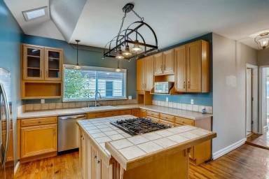 Main picture of 3921 S Acoma St
