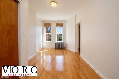 Main picture of 5350 Metropolitan Ave