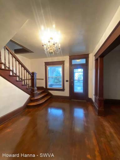 Main picture of 915 Bullitt Ave SE