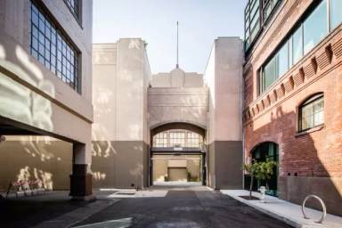 Main picture of 1 Clarence Pl
