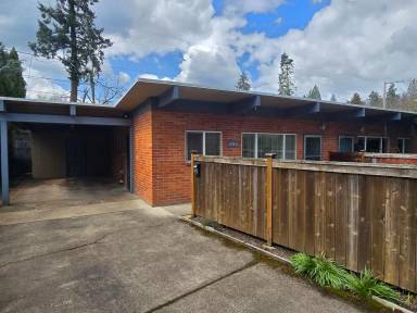 Main picture of 3940 Donald St
