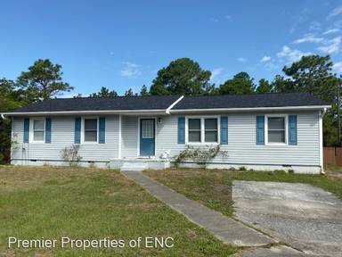 Main picture of 64 Sanders Dr