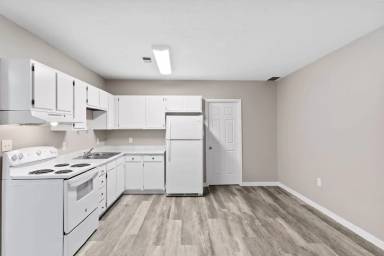 Main picture of 1213 W Main St