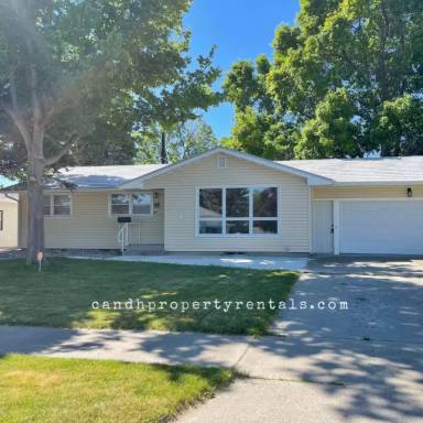 Main picture of 1940 Howard Ave