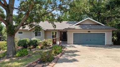 Main picture of 44 Sandwick Dr