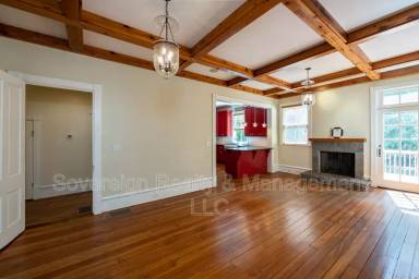 Main picture of 765 Woodland Ave SE