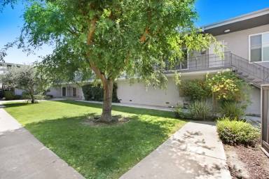 Main picture of 922 S Park Cir