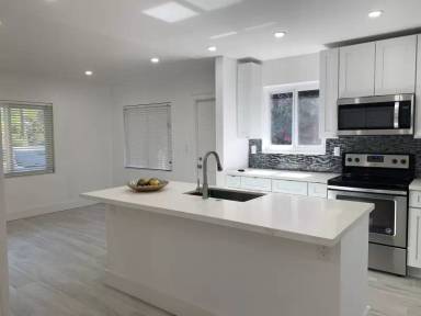 Main picture of 2340 SW 16th Ave