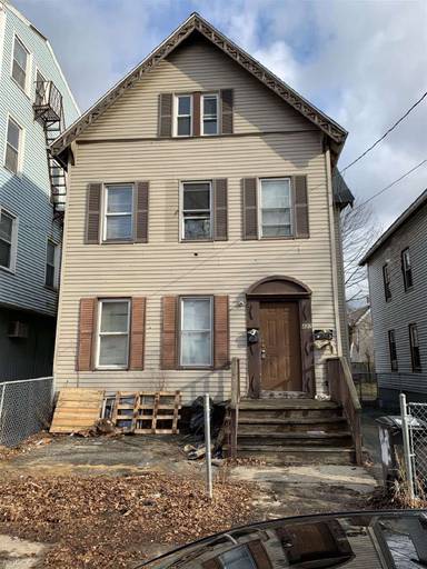 Main picture of 411 Blatchley Ave