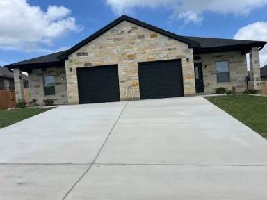Main picture of 114 Leon Ln
