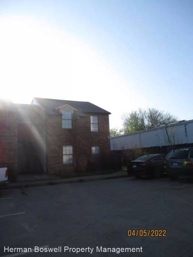 Main picture of 104 N Heights Dr