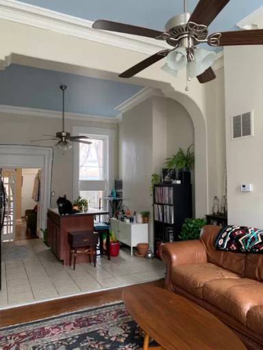 Main picture of 818 Hollins St